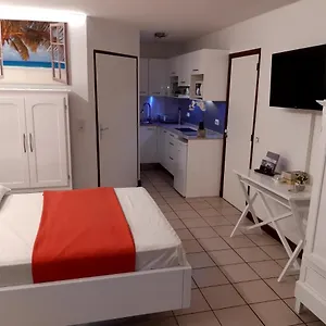 Climatisé - Piscine-plage - 1 à 2 Personnes Appartement Sainte-Anne